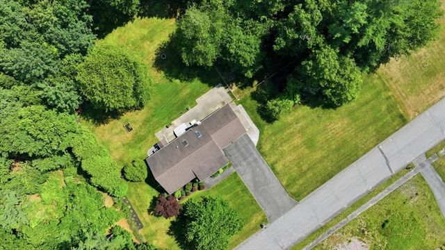 1 Hawthorne St, Lakeville, MA 02347