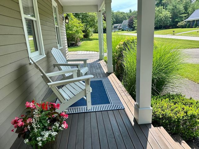 1 Hawthorne St, Lakeville, MA 02347