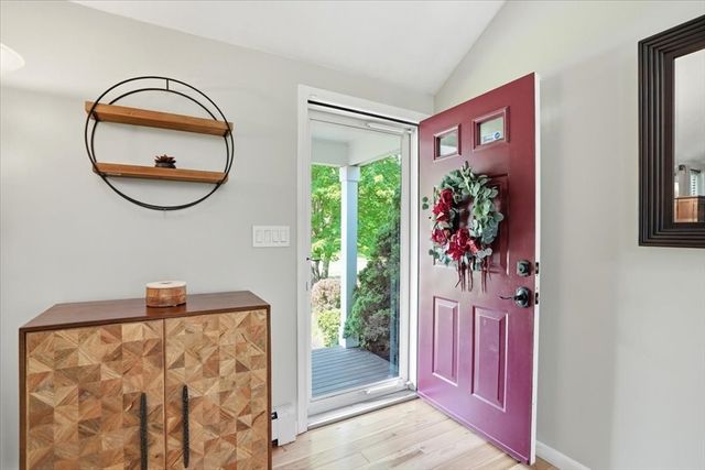 1 Hawthorne St, Lakeville, MA 02347