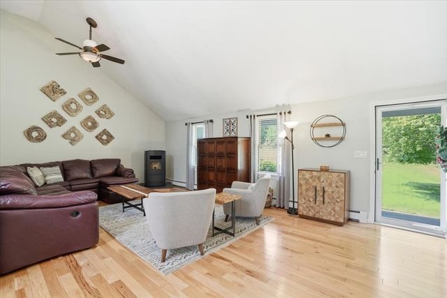 1 Hawthorne St, Lakeville, MA 02347