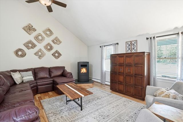 1 Hawthorne St, Lakeville, MA 02347