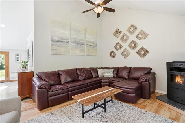 1 Hawthorne St, Lakeville, MA 02347