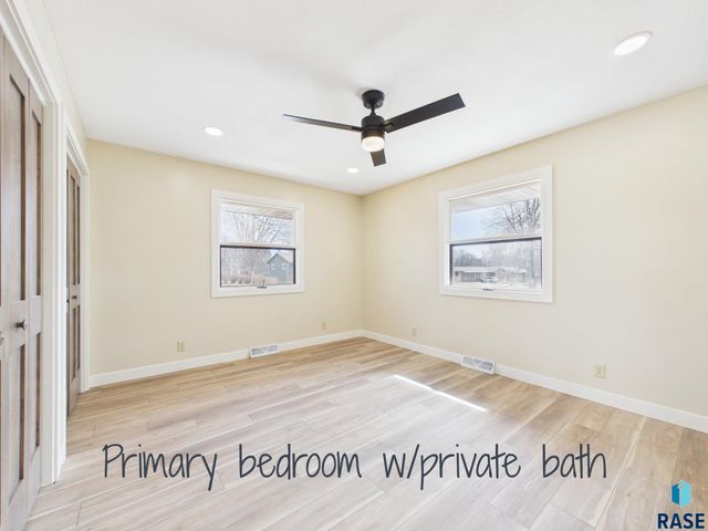 4413 S Lewis Ave Avenue, Sioux Falls, SD 57103