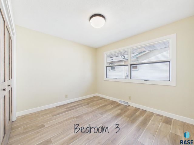 4413 S Lewis Ave Avenue, Sioux Falls, SD 57103