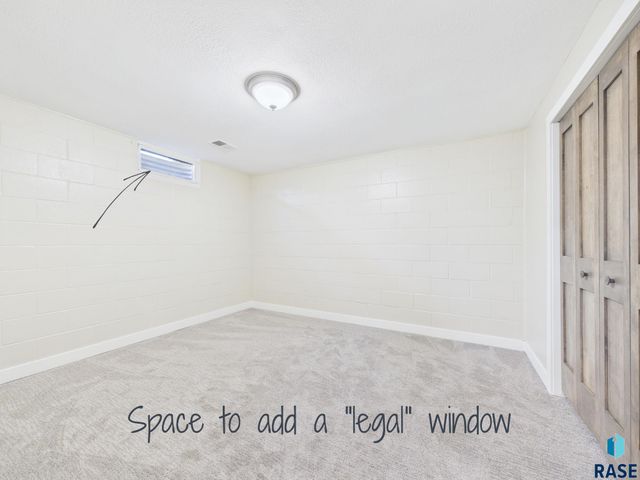 4413 S Lewis Ave Avenue, Sioux Falls, SD 57103