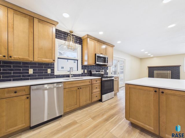 4413 S Lewis Ave Avenue, Sioux Falls, SD 57103