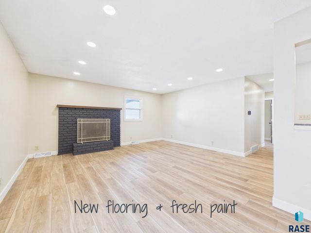 4413 S Lewis Ave Avenue, Sioux Falls, SD 57103