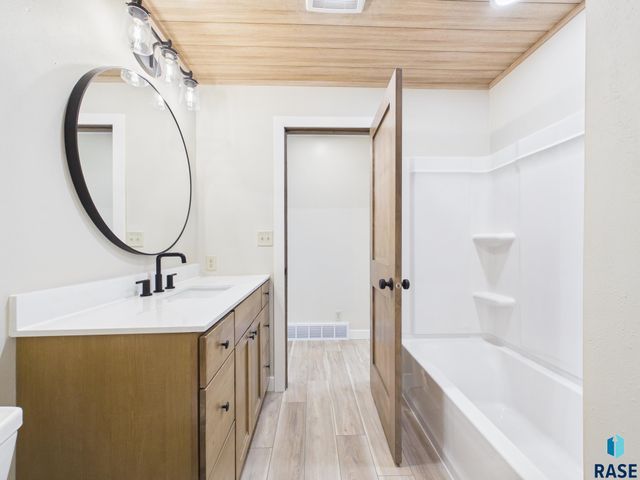 4413 S Lewis Ave Avenue, Sioux Falls, SD 57103