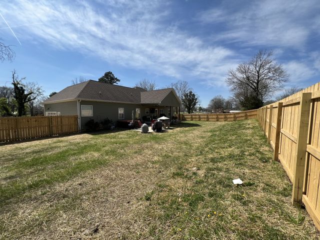 3215 Church St, Burns, TN 37029