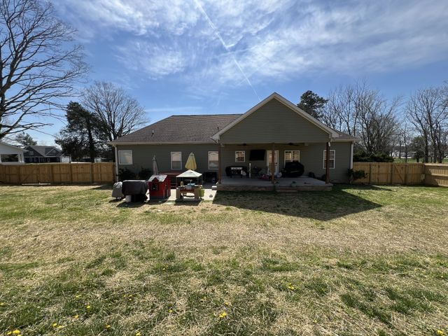 3215 Church St, Burns, TN 37029