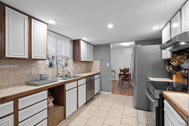 2 Bellflower Ct, Pueblo, CO 81001