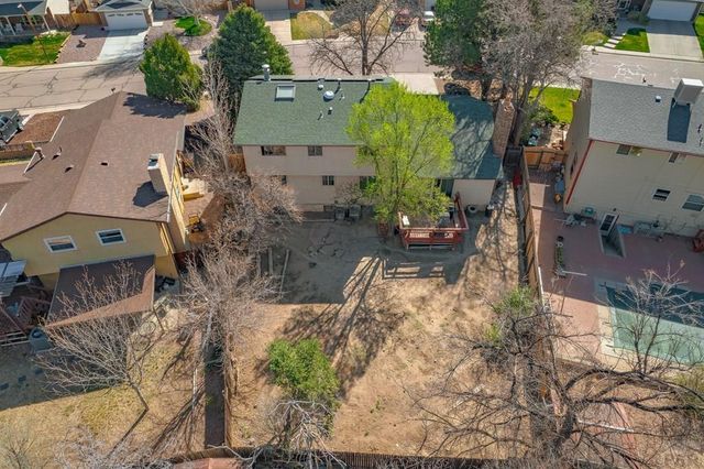 2 Bellflower Ct, Pueblo, CO 81001