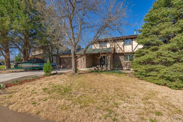 2 Bellflower Ct, Pueblo, CO 81001