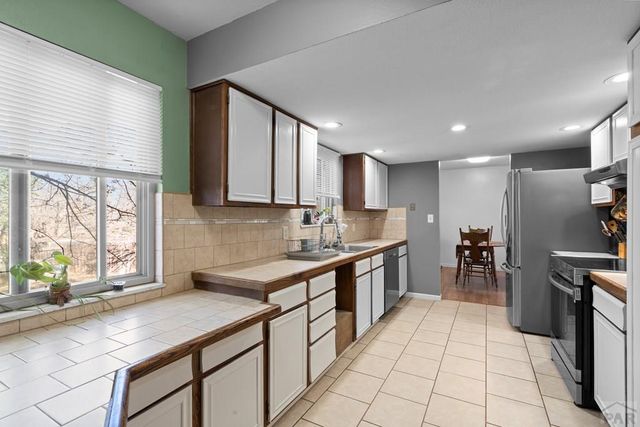 2 Bellflower Ct, Pueblo, CO 81001