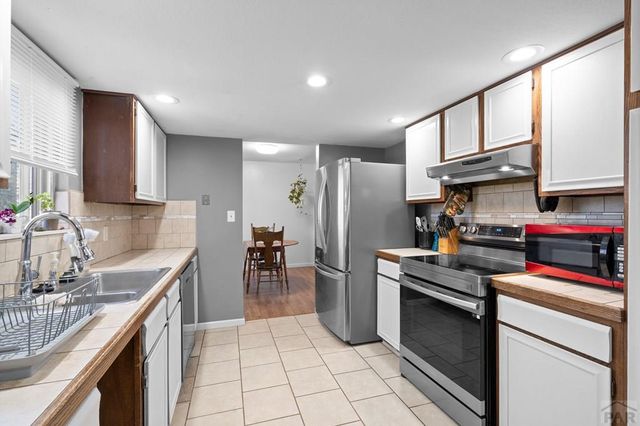 2 Bellflower Ct, Pueblo, CO 81001