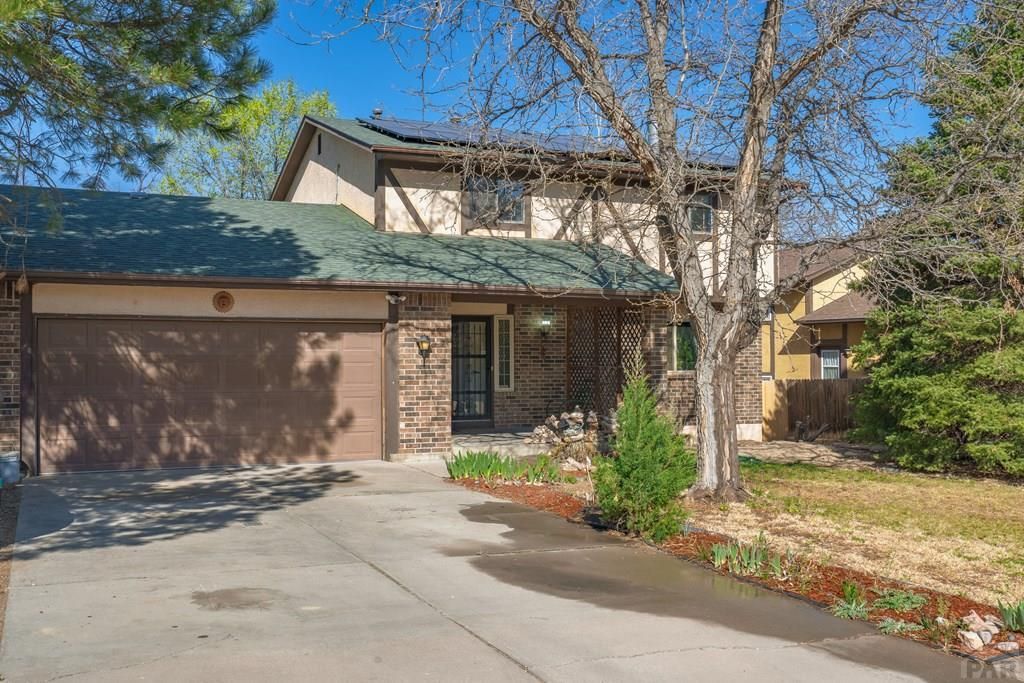 2 Bellflower Ct, Pueblo, CO 81001