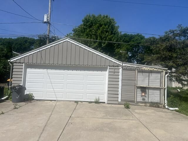 1203 S 87th STREET, West Allis, WI 53214