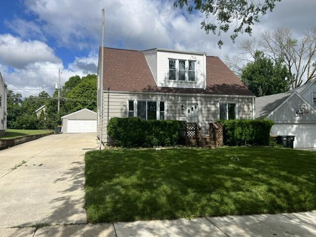 1203 S 87th STREET, West Allis, WI 53214