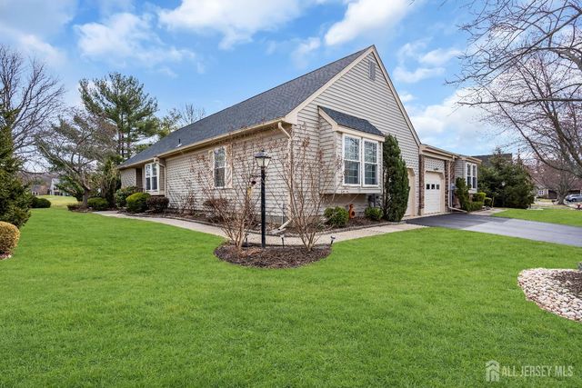 10 Yorkshire Drive B, Monroe, NJ 08831