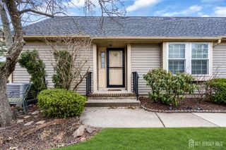 10 Yorkshire Drive B, Monroe, NJ 08831