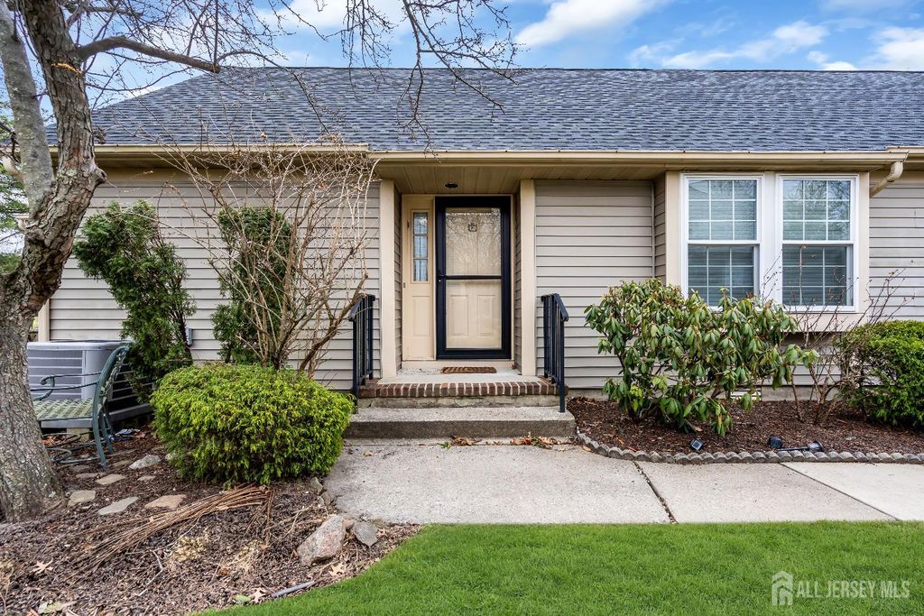 10 Yorkshire Drive B, Monroe, NJ 08831