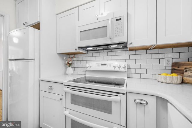 403 OLD TOWN CT, Alexandria, VA 22314