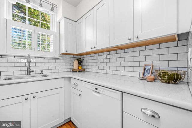 403 OLD TOWN CT, Alexandria, VA 22314