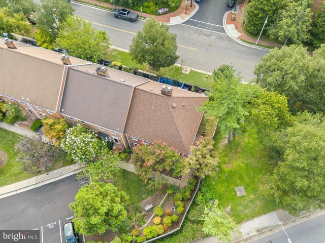 403 OLD TOWN CT, Alexandria, VA 22314