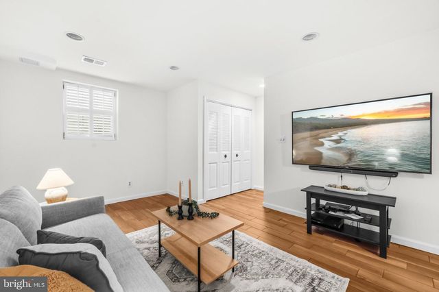 403 OLD TOWN CT, Alexandria, VA 22314