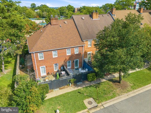 403 OLD TOWN CT, Alexandria, VA 22314