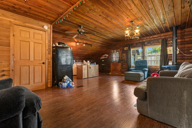 10310 Kentucky 1274, Wellington, KY 40387