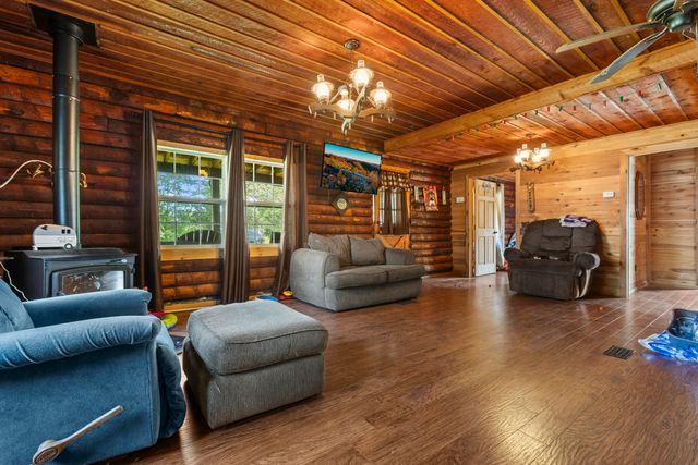 10310 Kentucky 1274, Wellington, KY 40387