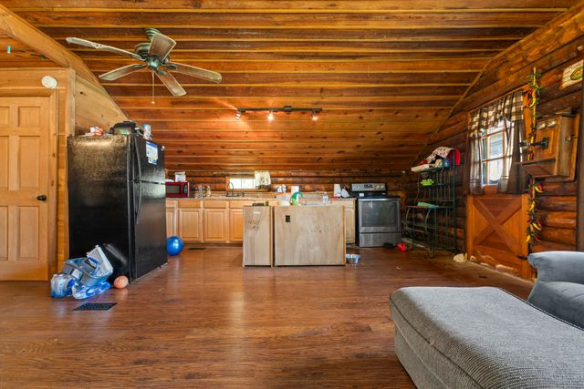 10310 Kentucky 1274, Wellington, KY 40387