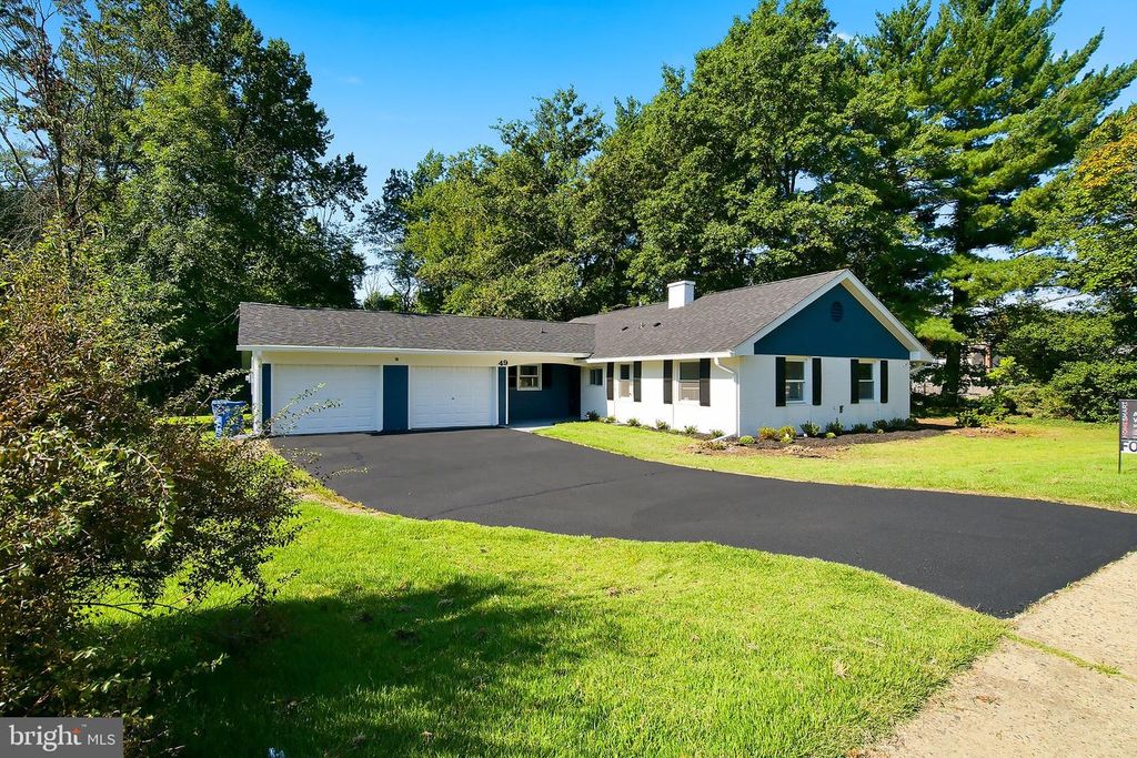 49 BONNIE LN, WILLINGBOROUGH, NJ 08046 — exterior