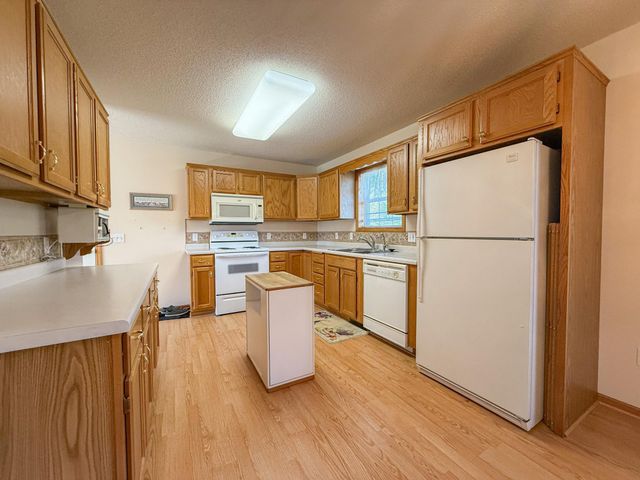 407 Cedar Court NE, Pine Island, MN 55963