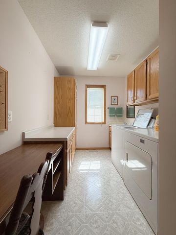 407 Cedar Court NE, Pine Island, MN 55963