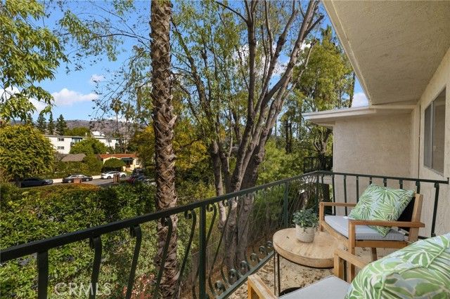 420 S Madison 304, Pasadena, CA 91101