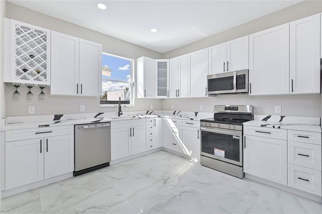 1326 NE 7TH PLACE, Cape Coral, FL 33909