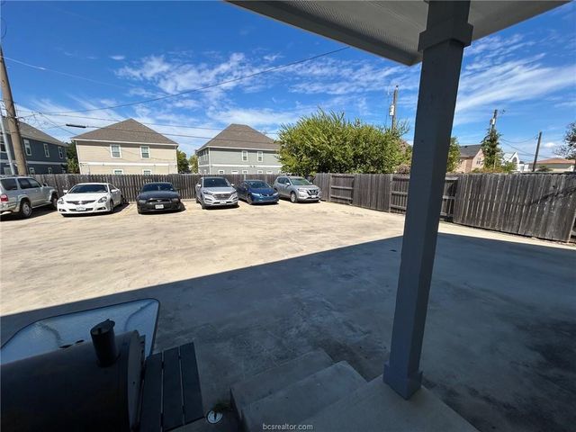 401 Live Oak Street B, College Station, TX 77840