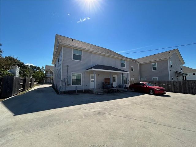 401 Live Oak Street B, College Station, TX 77840