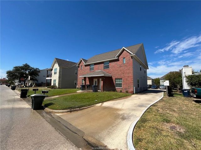 401 Live Oak Street B, College Station, TX 77840
