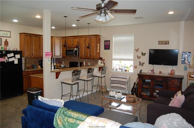 401 Live Oak Street B, College Station, TX 77840