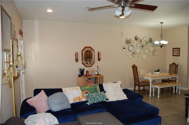 401 Live Oak Street B, College Station, TX 77840