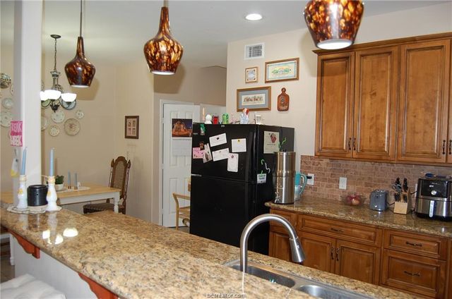 401 Live Oak Street B, College Station, TX 77840