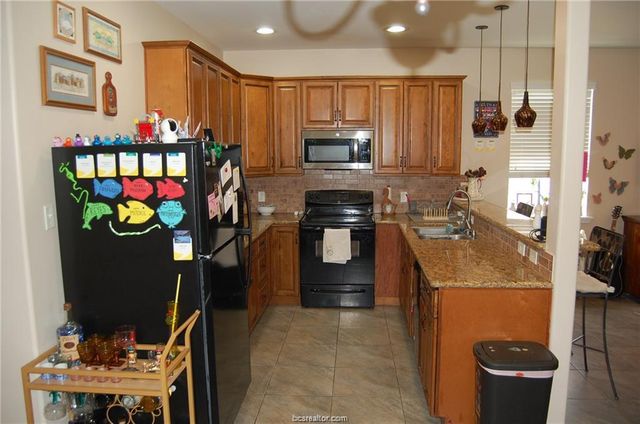 401 Live Oak Street B, College Station, TX 77840