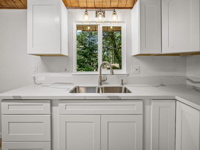 5502 Begonia Dr, Pollock Pines, CA 95726