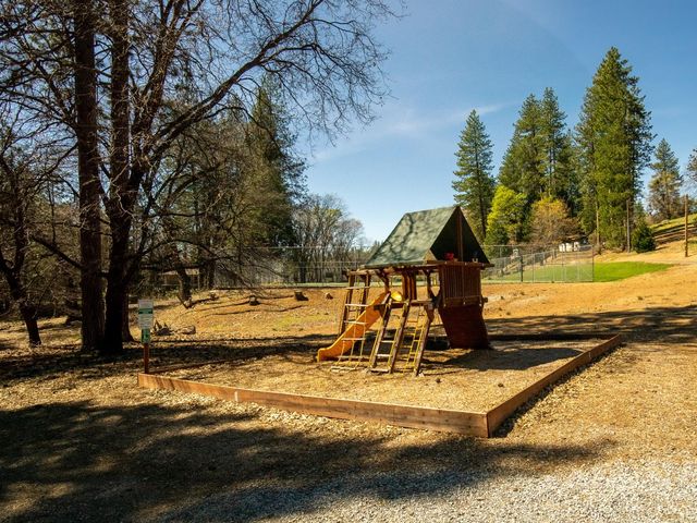 5502 Begonia Dr, Pollock Pines, CA 95726