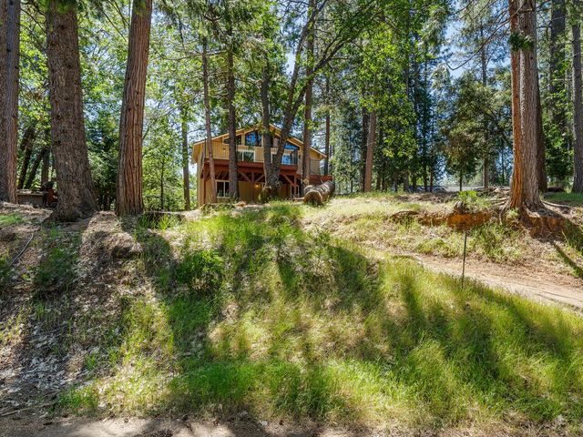 5502 Begonia Dr, Pollock Pines, CA 95726