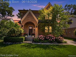 10125 Borgman Avenue, Huntington Woods, MI 48070