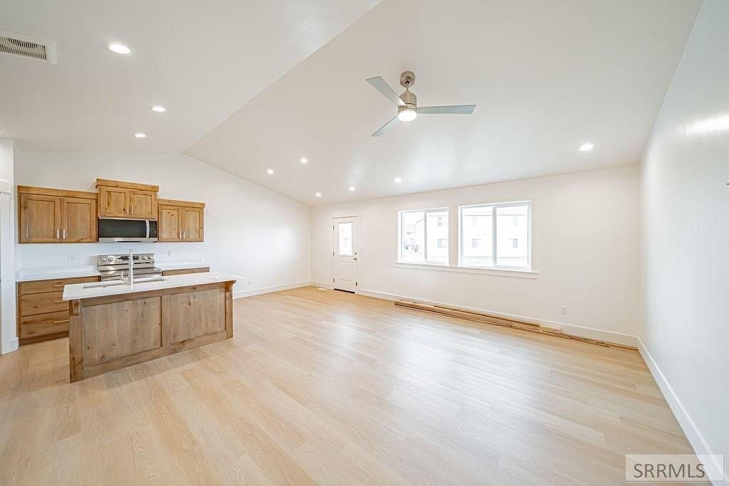 Image 3 of property listing at 3713 Victorious Cir, Idaho Falls, ID 83401